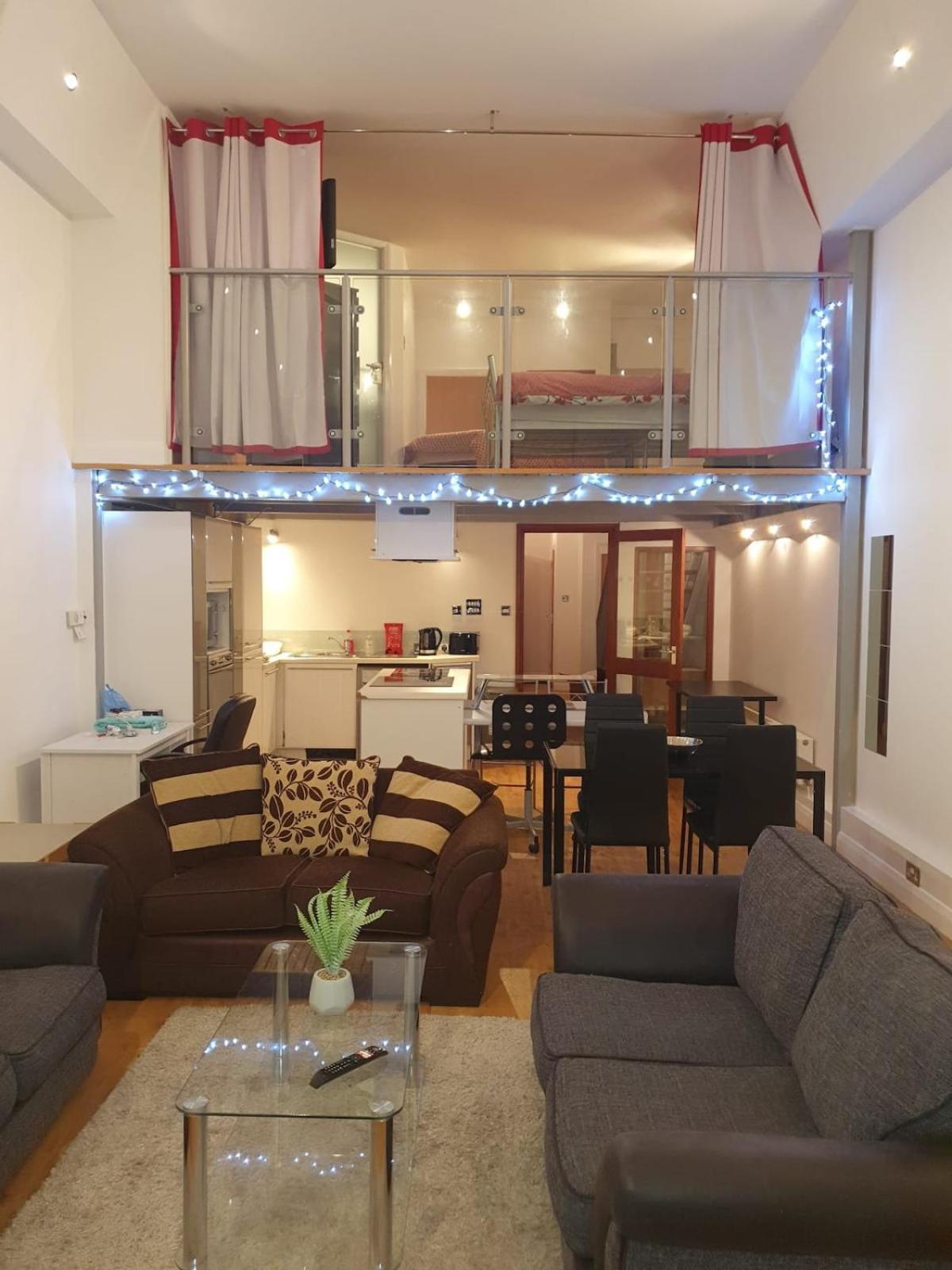 Apartment Centre 2 Double Bedrooms Duplex With 6 Proper Beds - Location, Close To Victoria Centre Shopping Centre With Two Bathrooms And Kitchen In Thurland Street - Parking Five Pounds A Day, Cars And Vans Nottingham