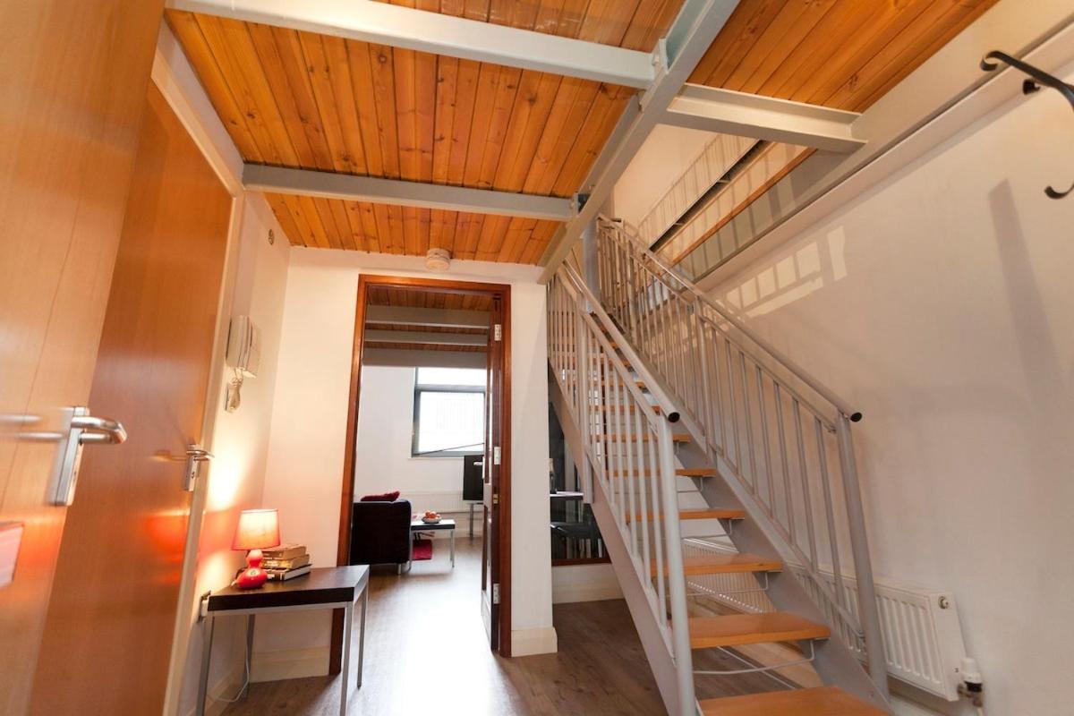 Centre 2 Double Bedrooms Duplex With 6 Proper Beds - Location, Close To Victoria Centre Shopping Centre With Two Bathrooms And Kitchen In Thurland Street - Parking Five Pounds A Day, Cars And Vans * Nottingham