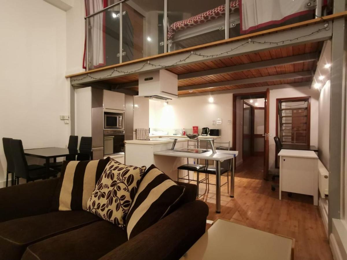 Apartment Centre 2 Double Bedrooms Duplex With 6 Proper Beds - Location, Close To Victoria Centre Shopping Centre With Two Bathrooms And Kitchen In Thurland Street - Parking Five Pounds A Day, Cars And Vans