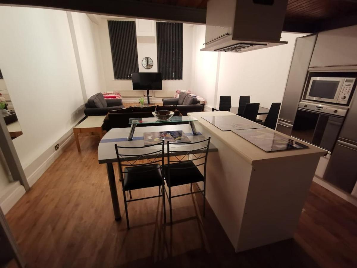 Centre 2 Double Bedrooms Duplex With 6 Proper Beds - Location, Close To Victoria Centre Shopping Centre With Two Bathrooms And Kitchen In Thurland Street - Parking Five Pounds A Day, Cars And Vans Apartment Nottingham