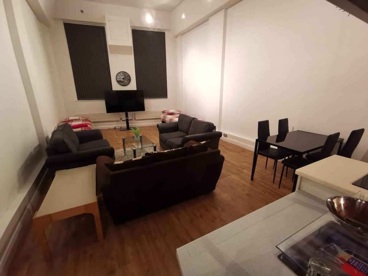 Centre 2 Double Bedrooms Duplex With 6 Proper Beds - Location, Close To Victoria Centre Shopping Centre With Two Bathrooms And Kitchen In Thurland Street - Parking Five Pounds A Day, Cars And Vans