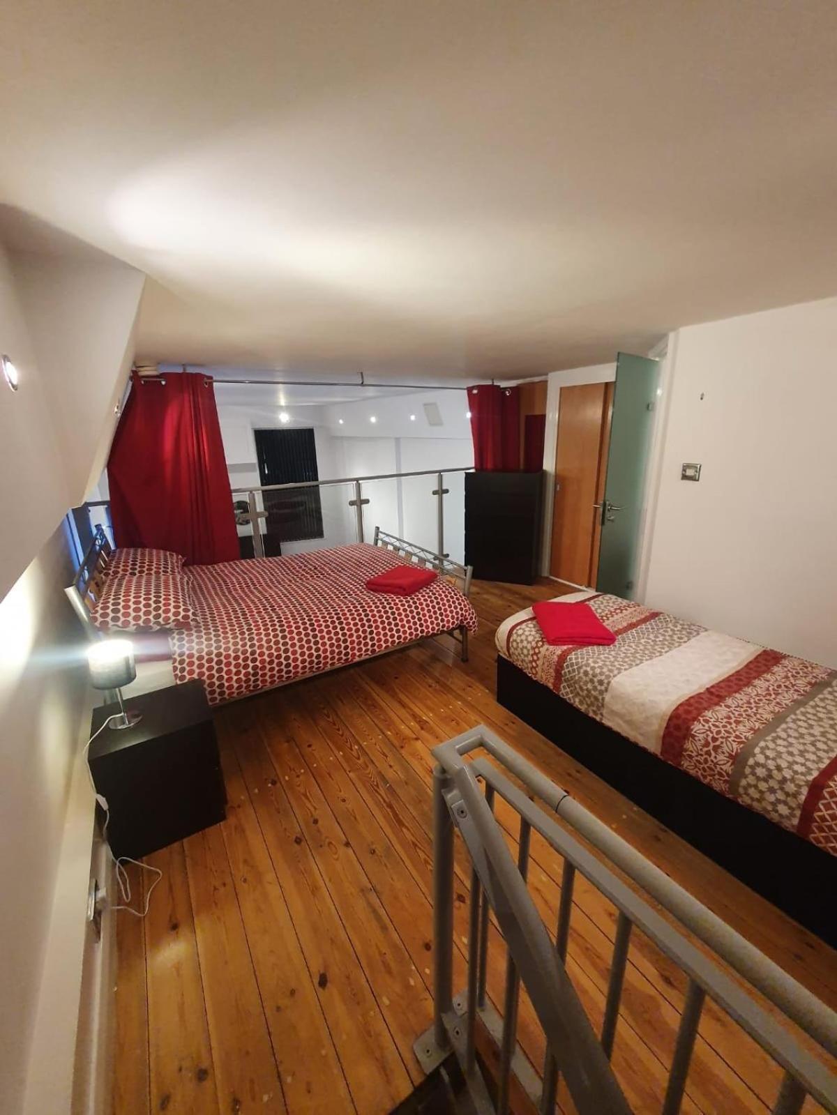 Centre 2 Double Bedrooms Duplex With 6 Proper Beds - Location, Close To Victoria Centre Shopping Centre With Two Bathrooms And Kitchen In Thurland Street - Parking Five Pounds A Day, Cars And Vans Apartment