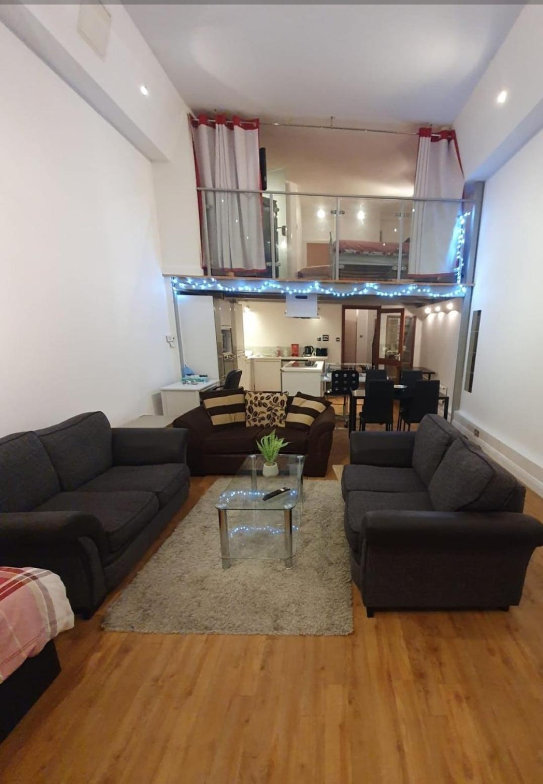 Apartment Centre 2 Double Bedrooms Duplex With 6 Proper Beds - Location, Close To Victoria Centre Shopping Centre With Two Bathrooms And Kitchen In Thurland Street - Parking Five Pounds A Day, Cars And Vans