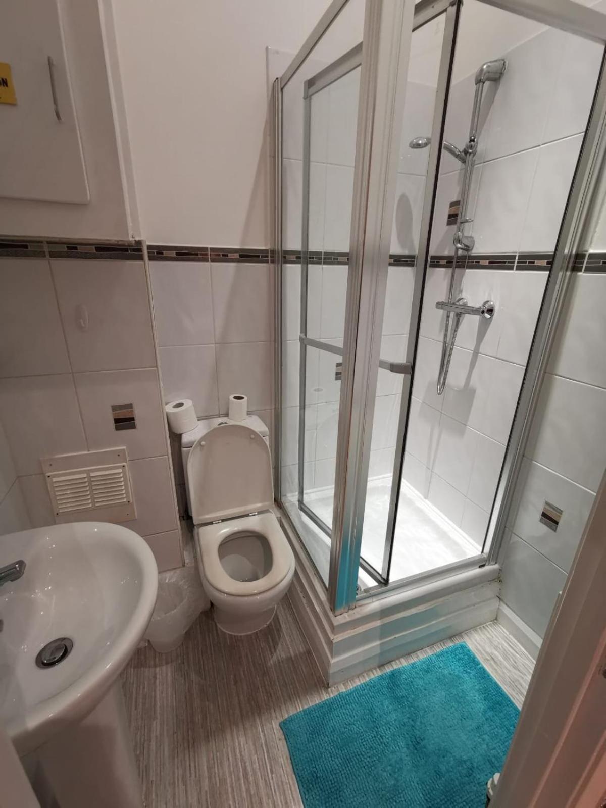 Centre 2 Double Bedrooms Duplex With 6 Proper Beds - Location, Close To Victoria Centre Shopping Centre With Two Bathrooms And Kitchen In Thurland Street - Parking Five Pounds A Day, Cars And Vans Apartment *