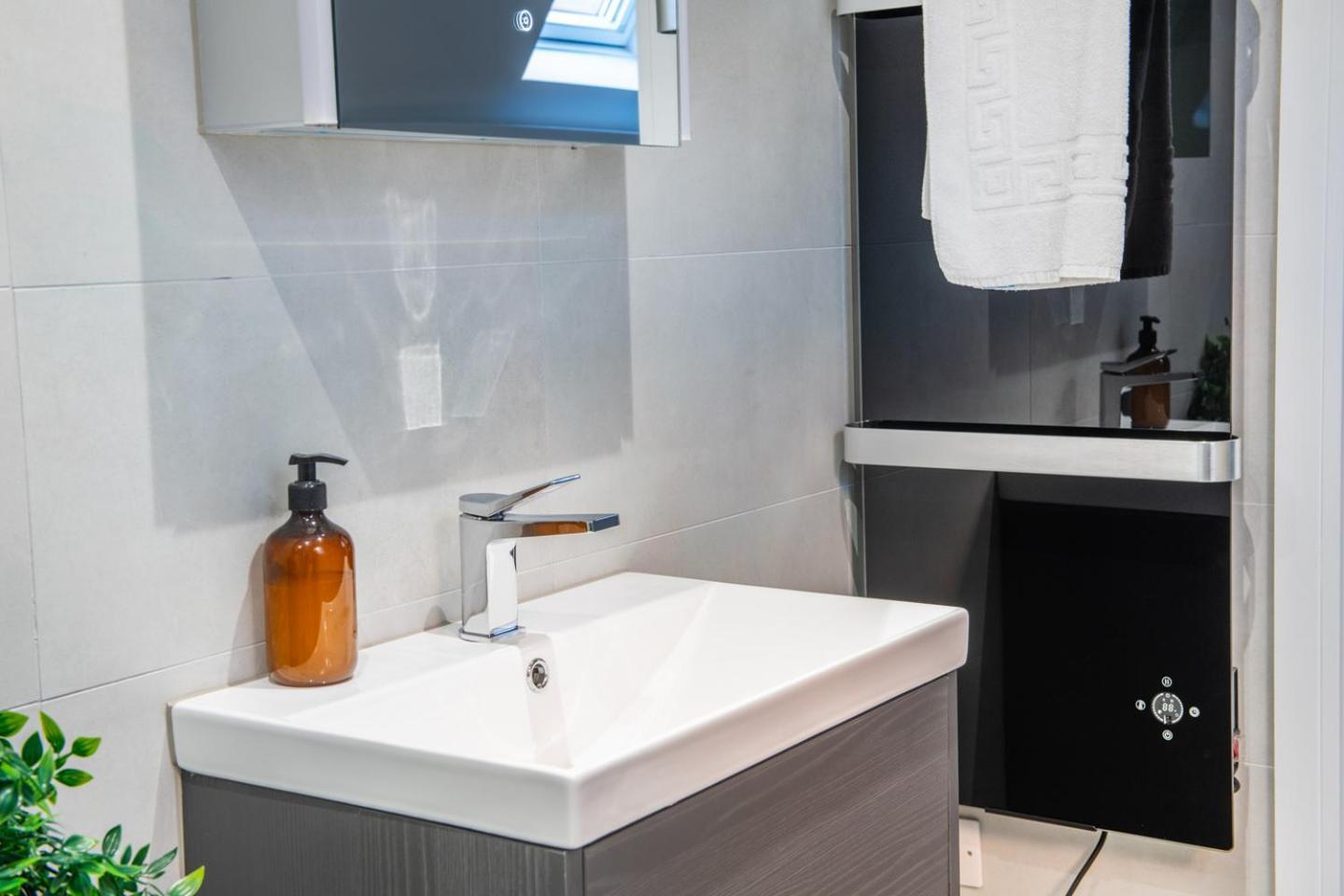 Brand New Luxury 2 Bedroom In The Market Square Apartamento