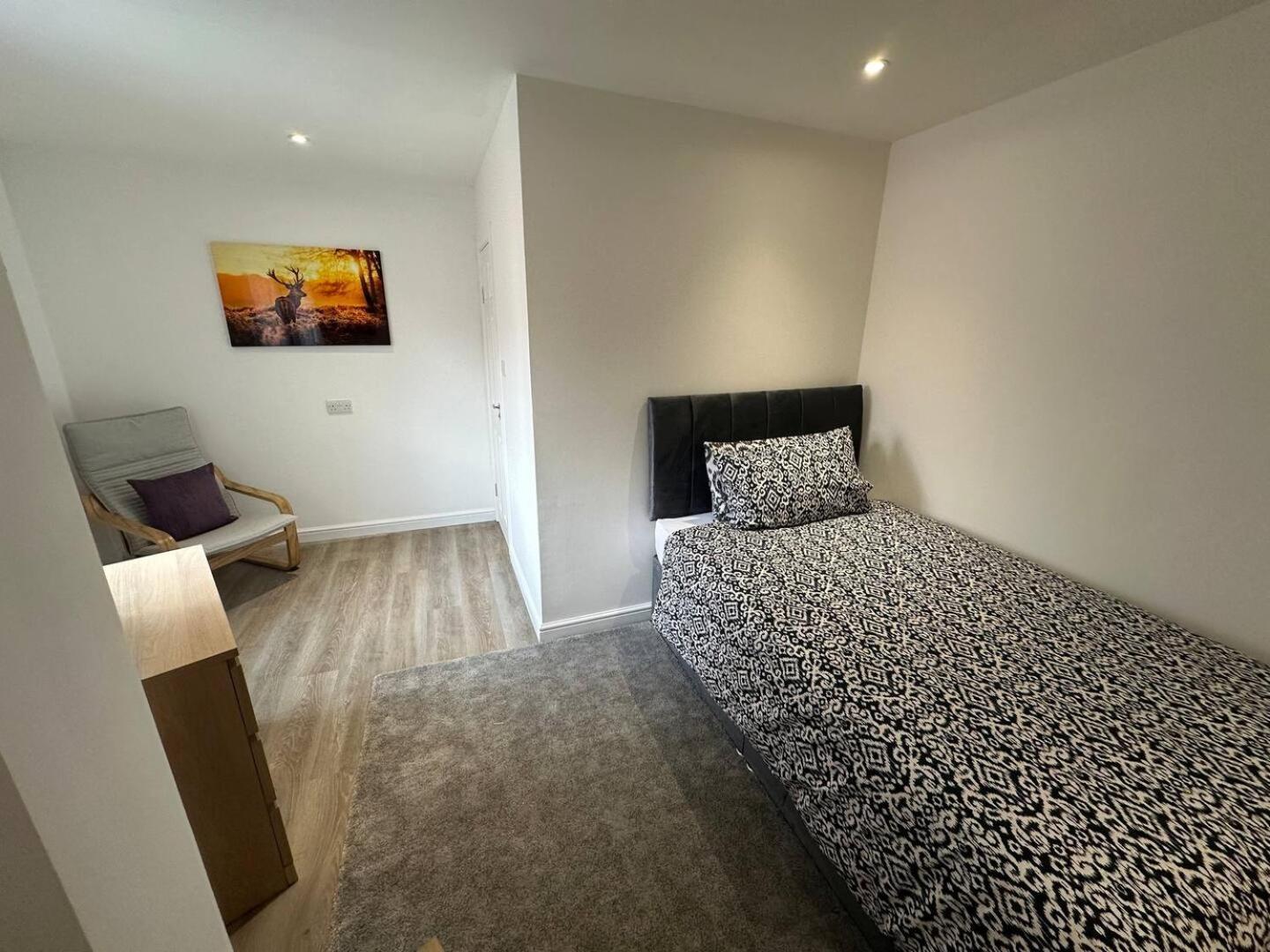 West Bridgford Private En-suite - #3