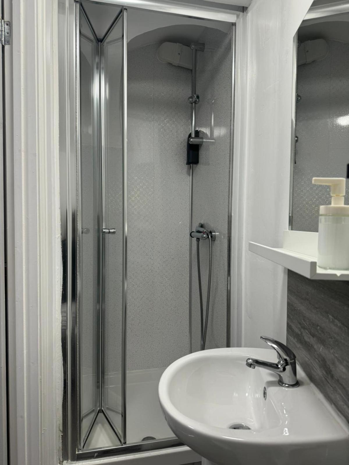 Guest house Comfortable - St James's Terrace Nottingham