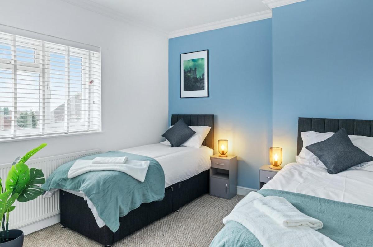 Spacious 3br Hospital With Ps4 Nottingham