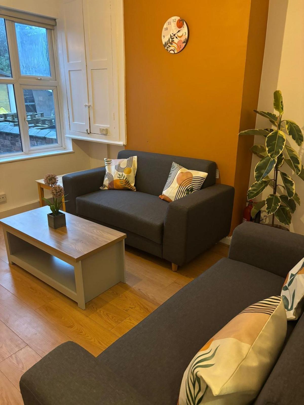 5 Bed At Hub *