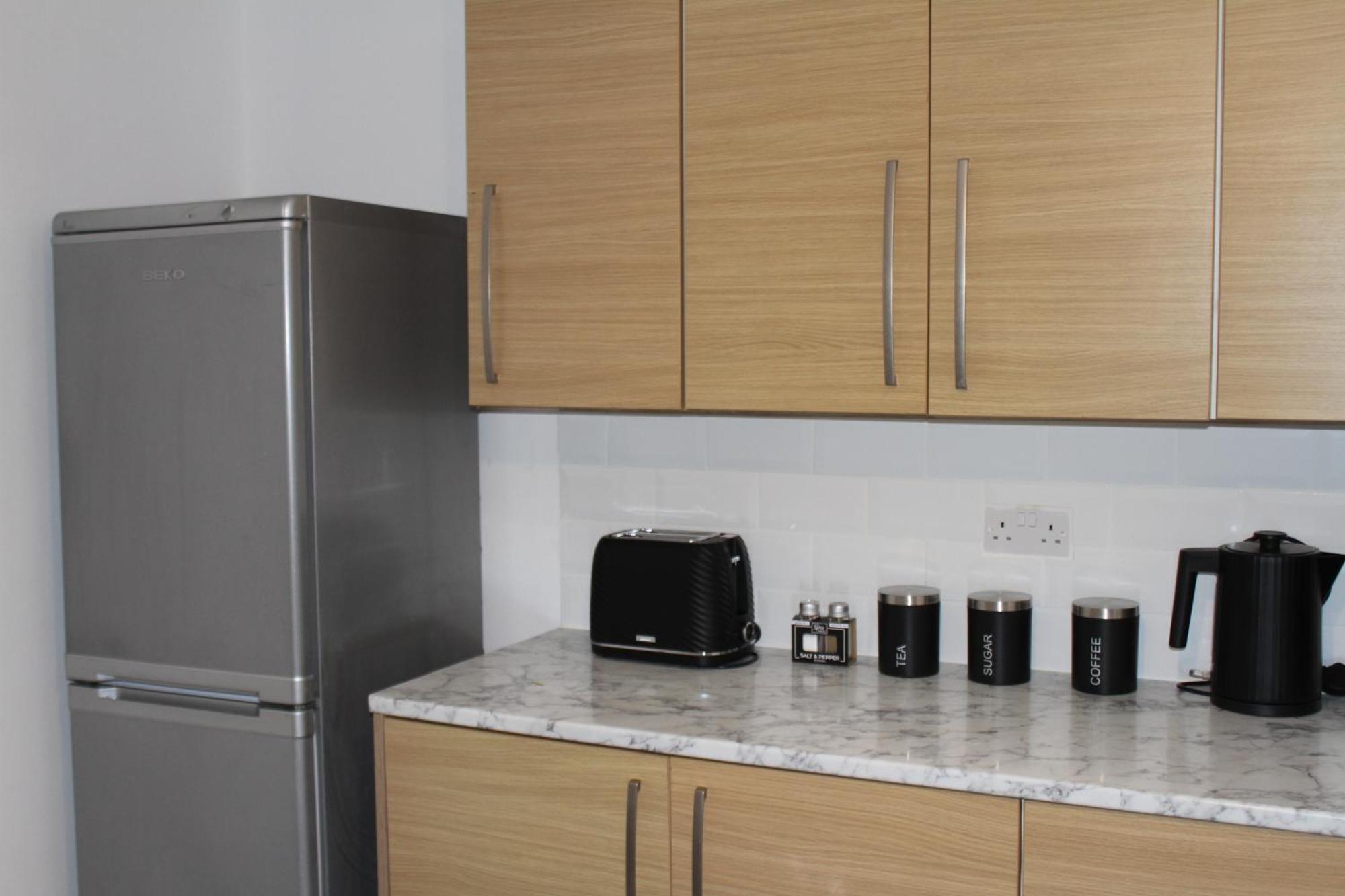 Holiday home Modern 3-bed With Garden