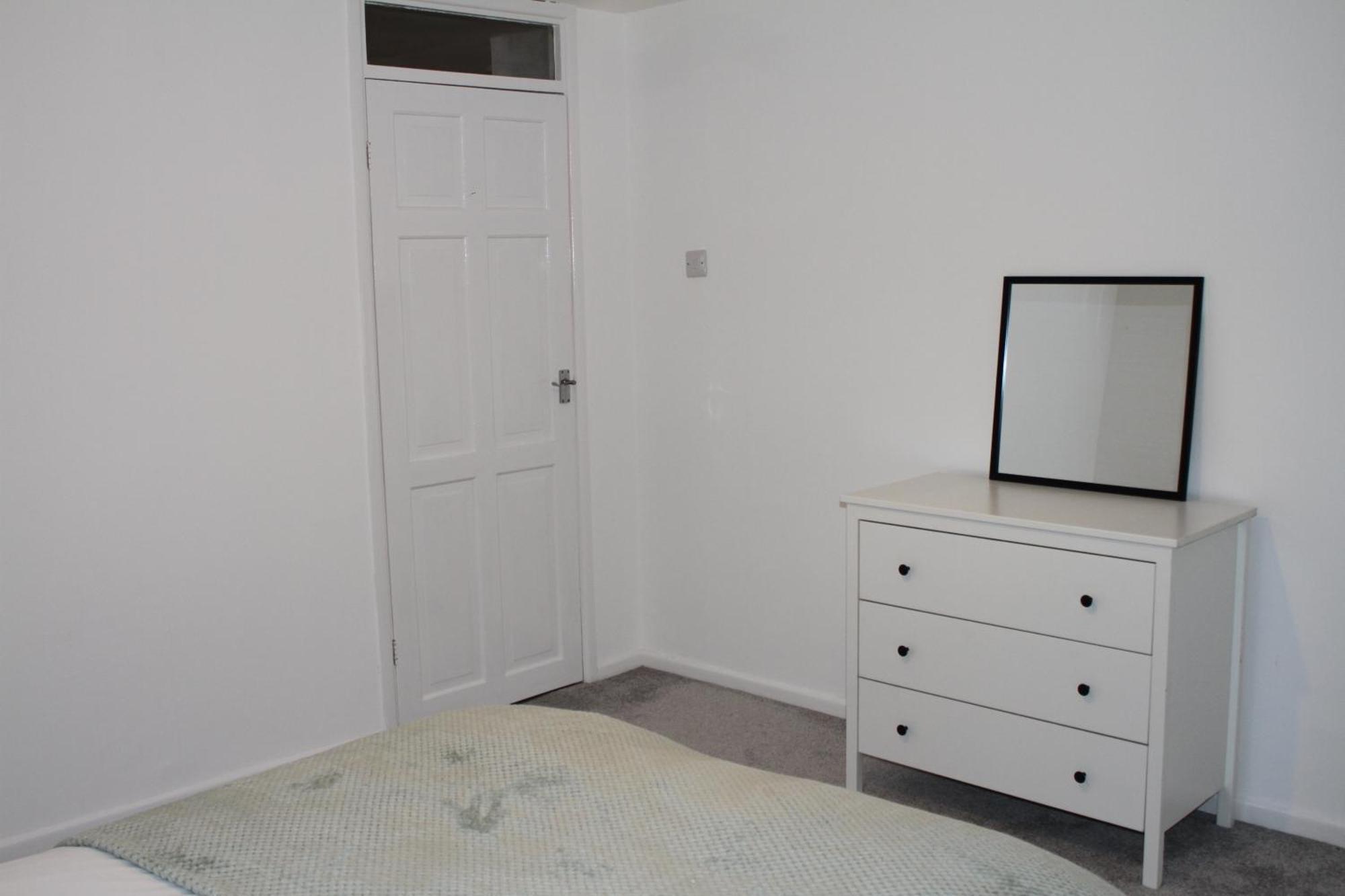 Modern 3-bed With Garden *