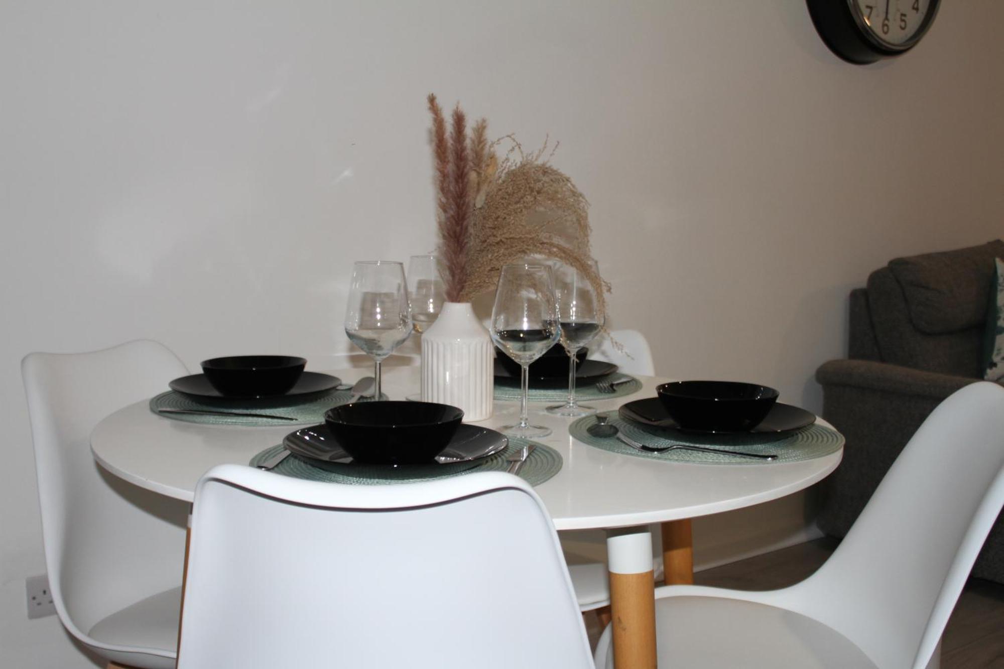 Modern 3-bed With Garden Nottingham