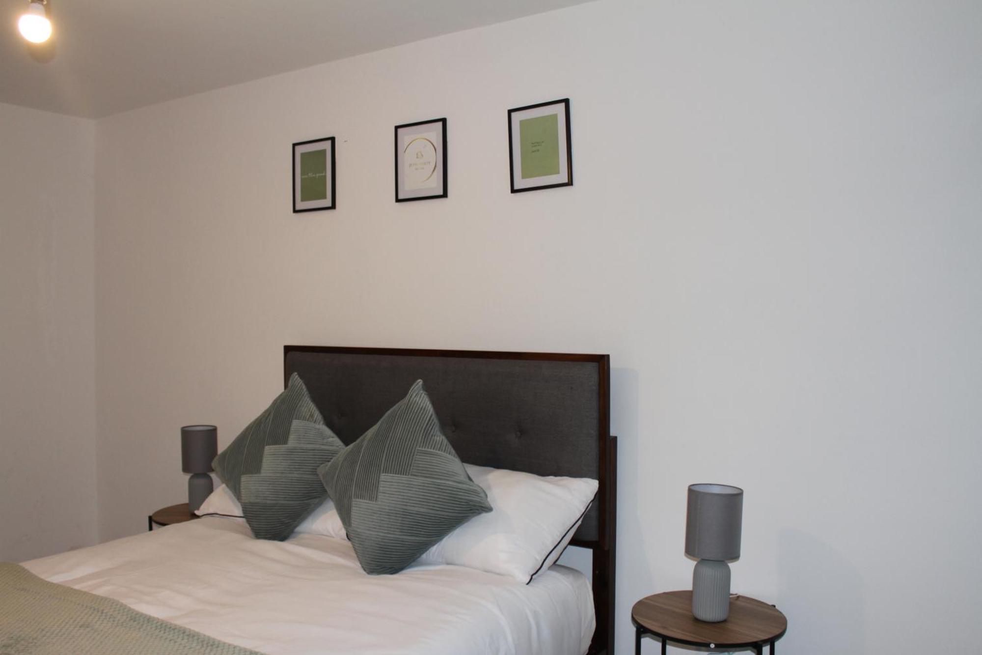 Holiday home Modern 3-bed With Garden *
