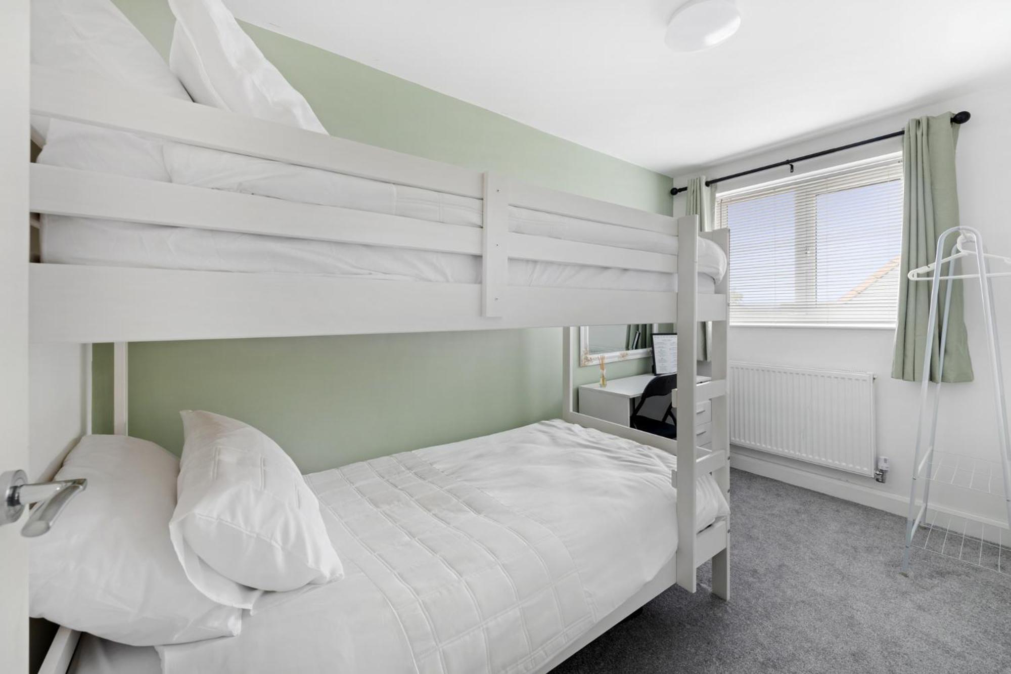 2br House - Easy Access To Transport & Centre Holiday home