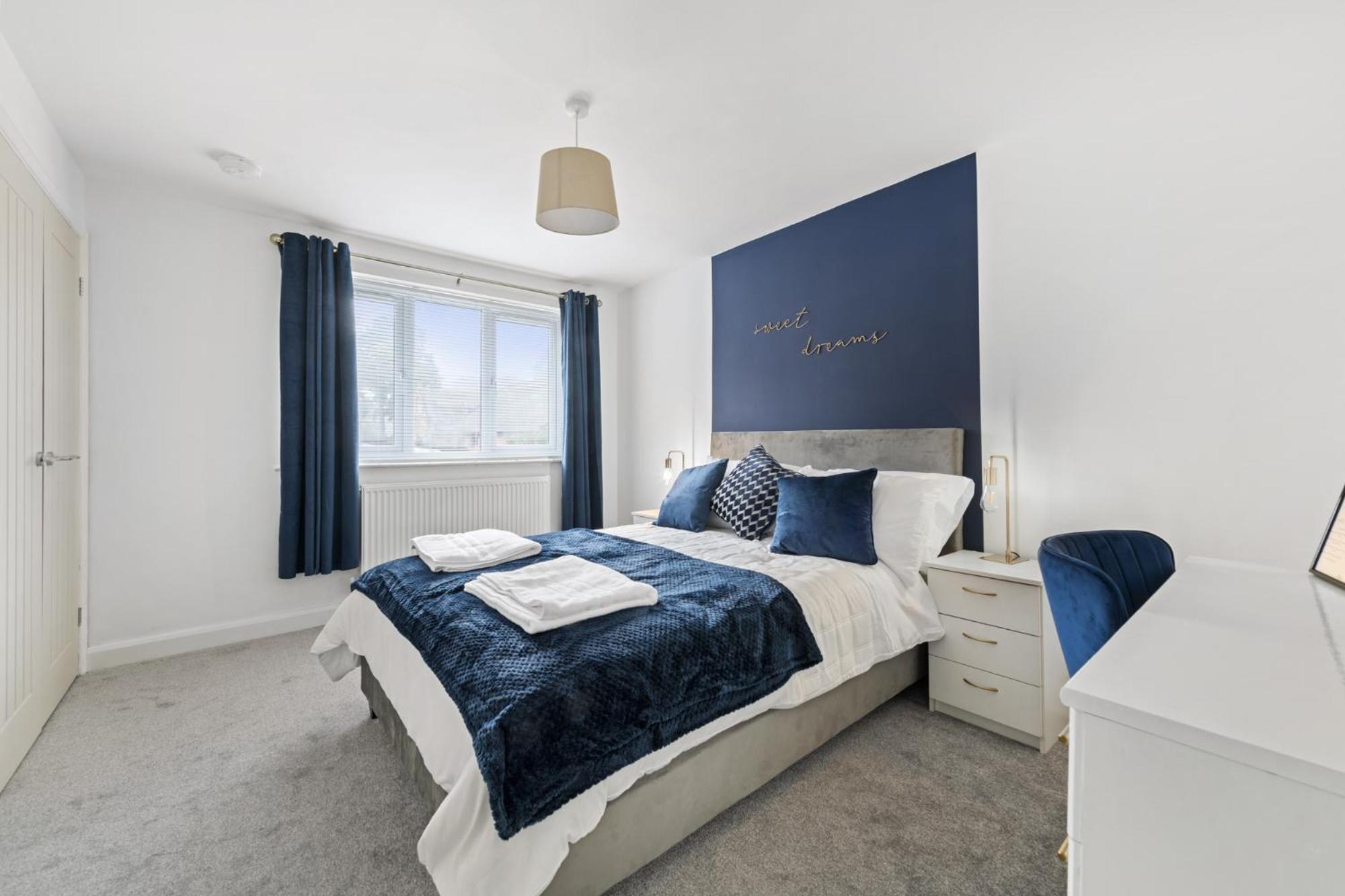 2br House - Easy Access To Transport & Centre Holiday home *