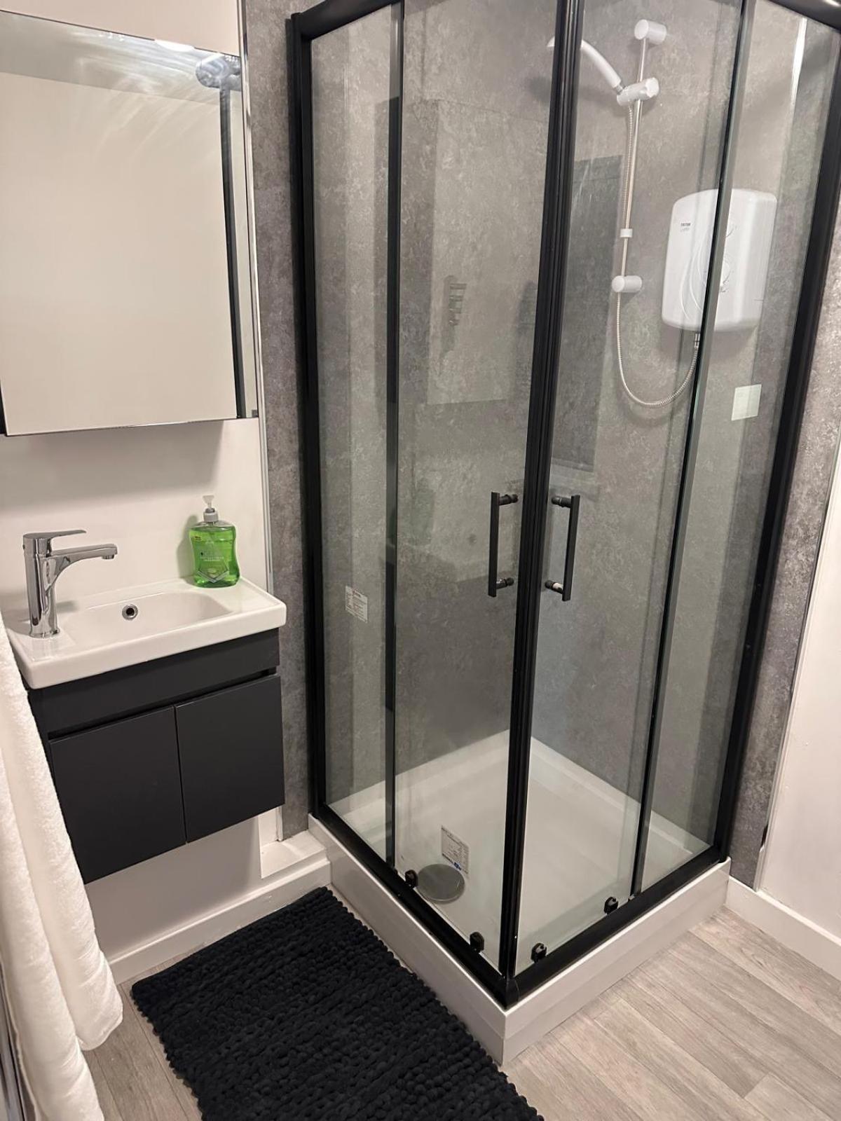 43 Carlton Road, Nottingham, Ng3 2dn * Nottingham