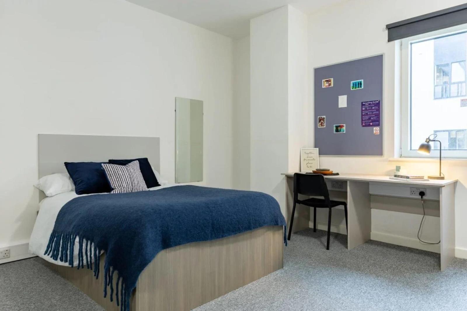Apartment For Students Only Spacious And At Radford Mill In *