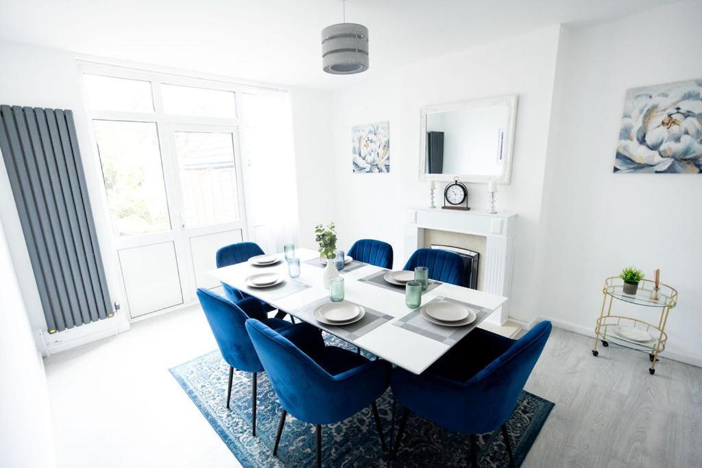 Perfect Family & Business With Parking * Nottingham