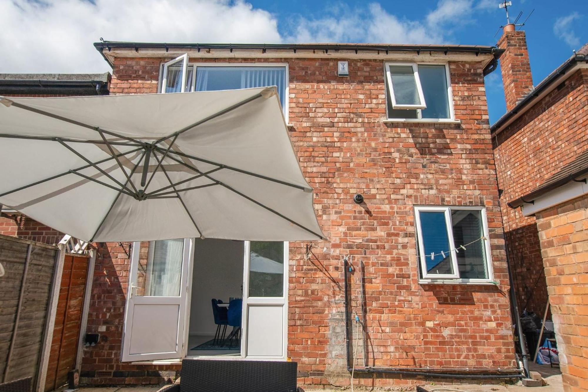 Perfect Family & Business With Parking Nottingham