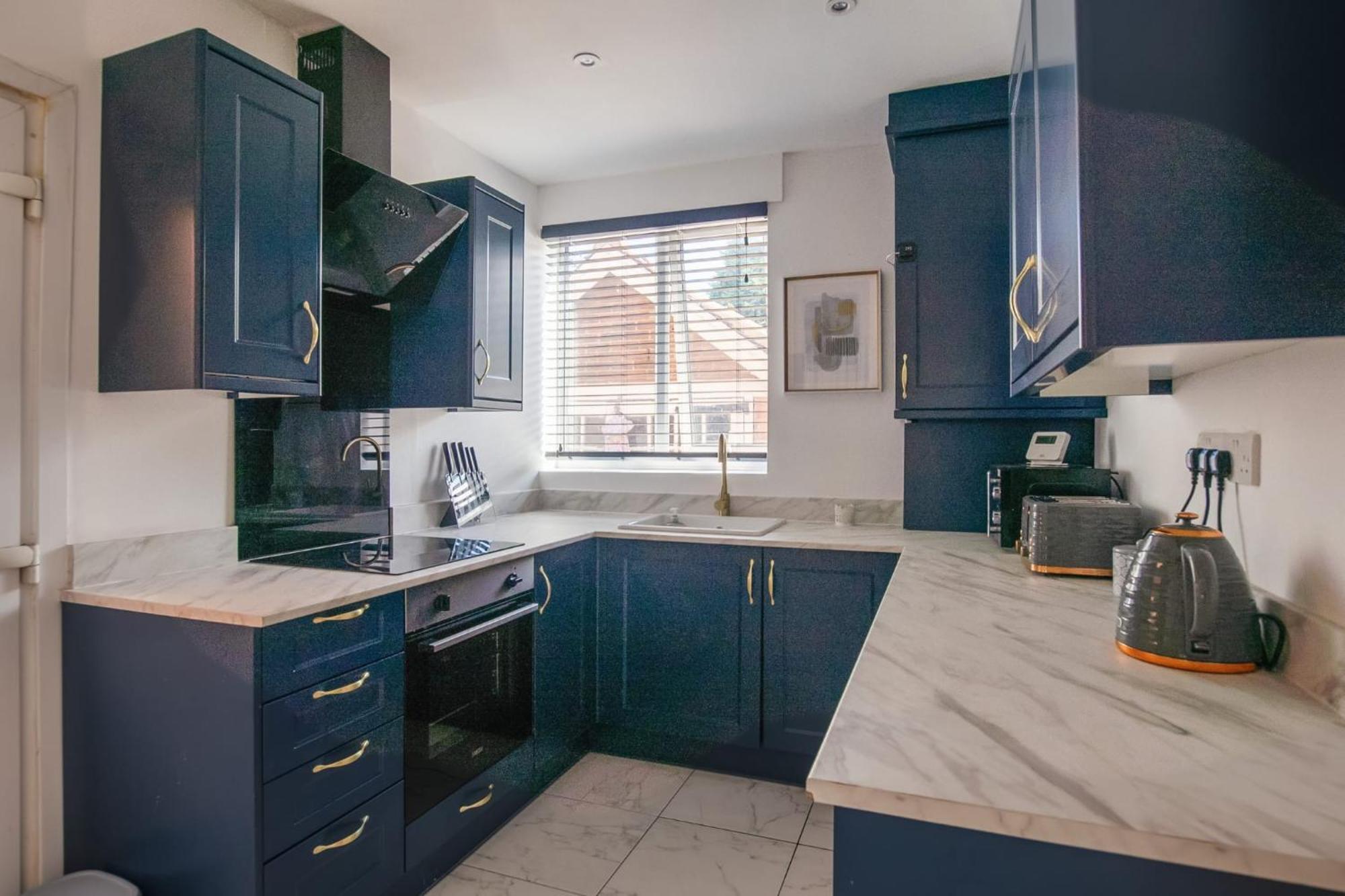 Perfect Family & Business With Parking * Nottingham