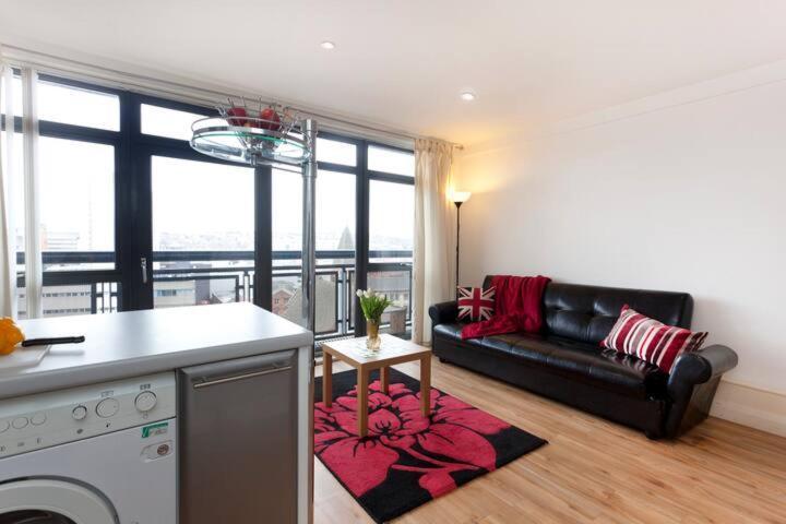 City Centre Apartment With Balcony By Motorpoint Arena And Victoria Centre Shopping Centre In Thurland Street - Outdoor Parking For Cars Or Vans At Five Pounds A Day Nottingham
