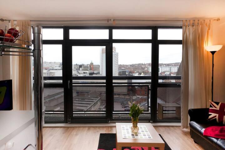 City Centre Apartment With Balcony By Motorpoint Arena And Victoria Centre Shopping Centre In Thurland Street - Outdoor Parking For Cars Or Vans At Five Pounds A Day * Nottingham
