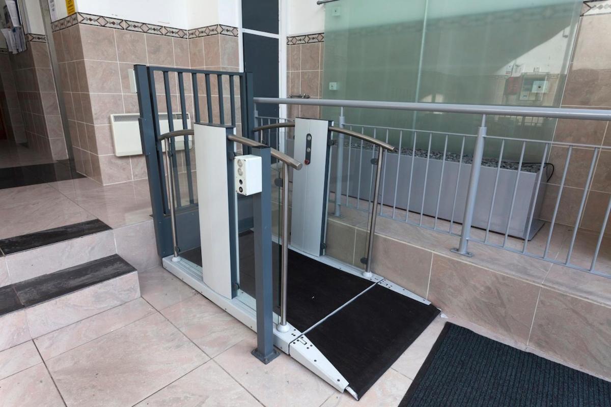 City Centre Apartment With Balcony By Motorpoint Arena And Victoria Centre Shopping Centre In Thurland Street - Outdoor Parking For Cars Or Vans At Five Pounds A Day Apartment
