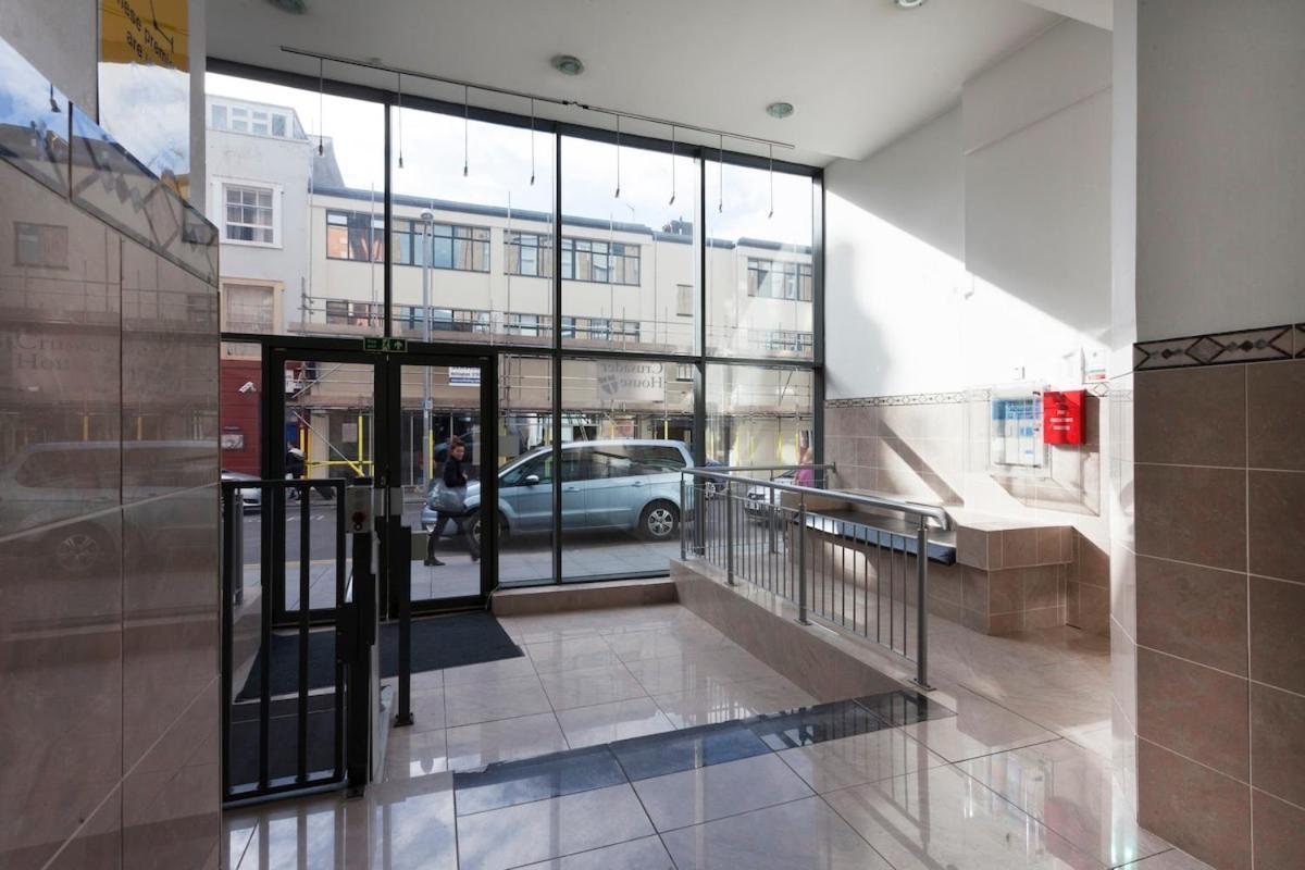 City Centre Apartment With Balcony By Motorpoint Arena And Victoria Centre Shopping Centre In Thurland Street - Outdoor Parking For Cars Or Vans At Five Pounds A Day Nottingham
