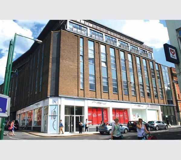 City Centre Apartment With Balcony By Motorpoint Arena And Victoria Centre Shopping Centre In Thurland Street - Outdoor Parking For Cars Or Vans At Five Pounds A Day Apartment Nottingham