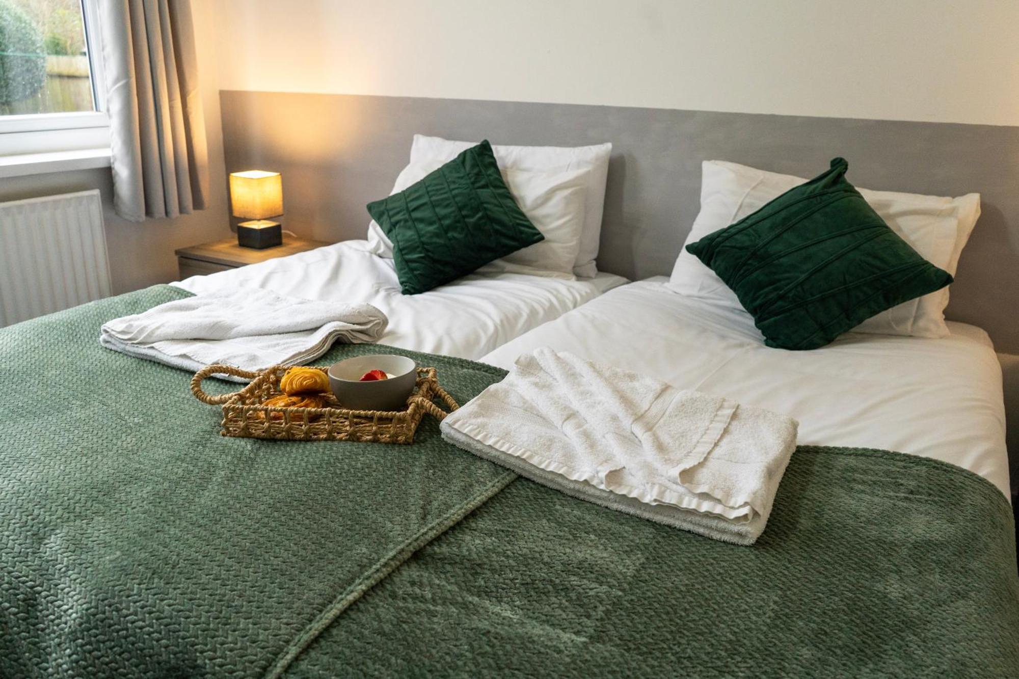Apartment Fishpond Nook, Ground Fl Apartment, The Park Estate, Parking, Central & Cozy *