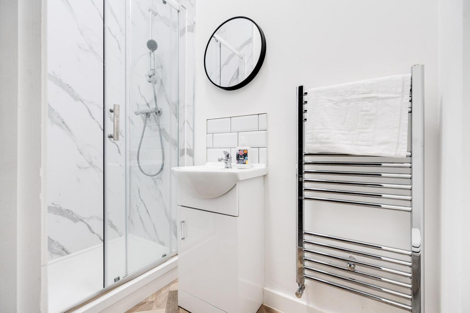 Apartment 8br Style & En-suite - Free Parking - Spec *