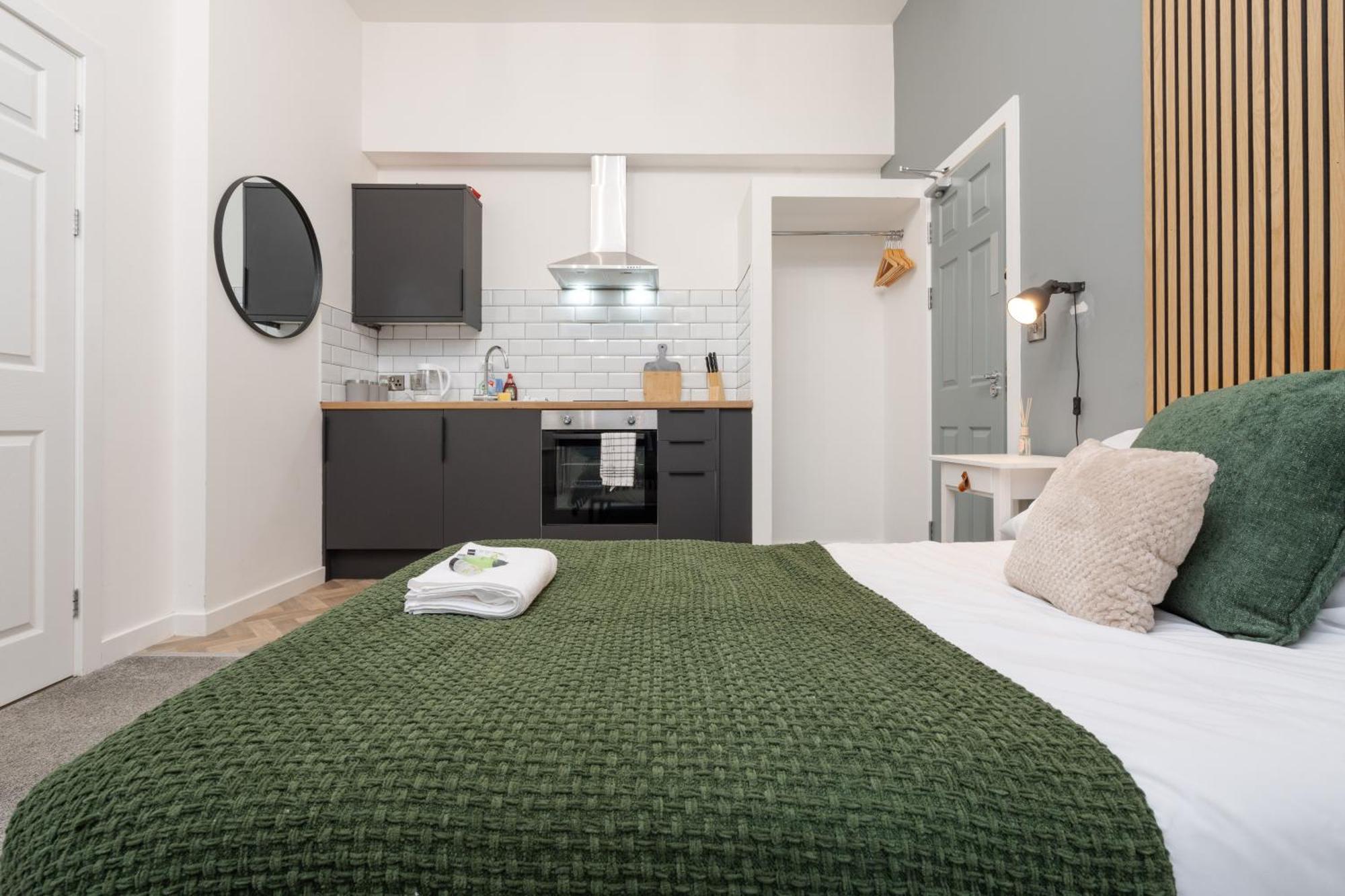 8br Style & En-suite - Free Parking - Spec Apartment *