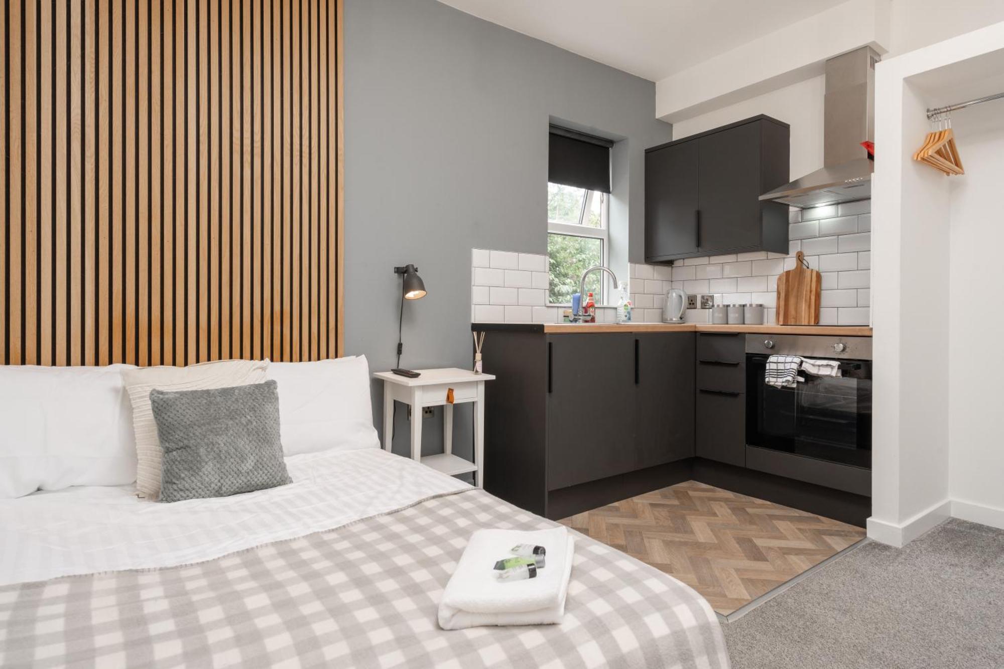 8br Style & En-suite - Free Parking - Spec Apartment *