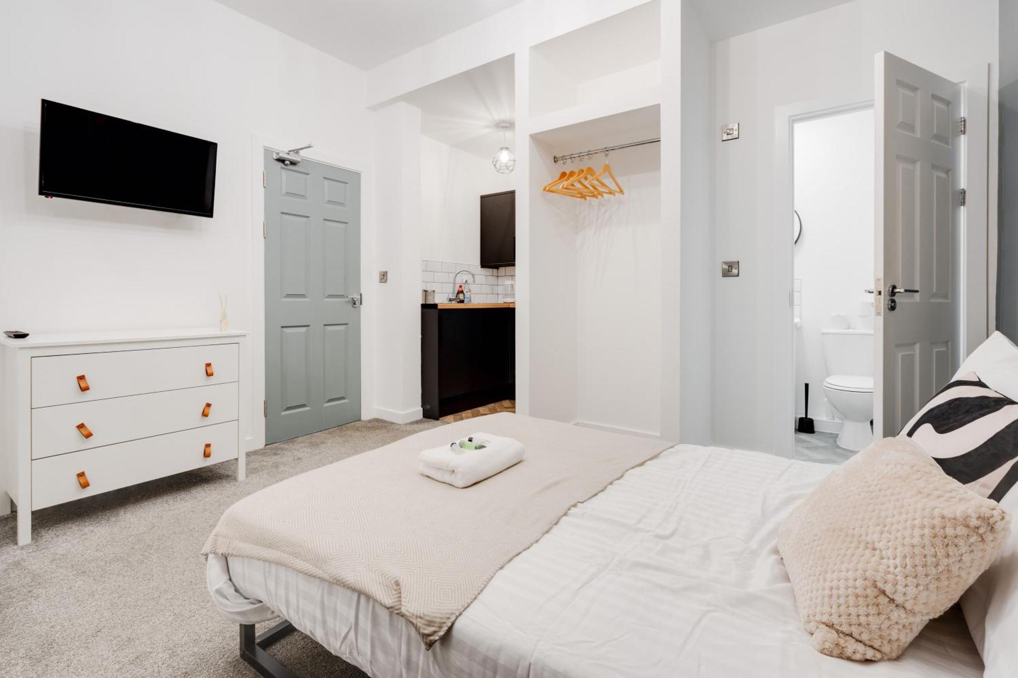 8br Style & En-suite - Free Parking - Spec Apartment