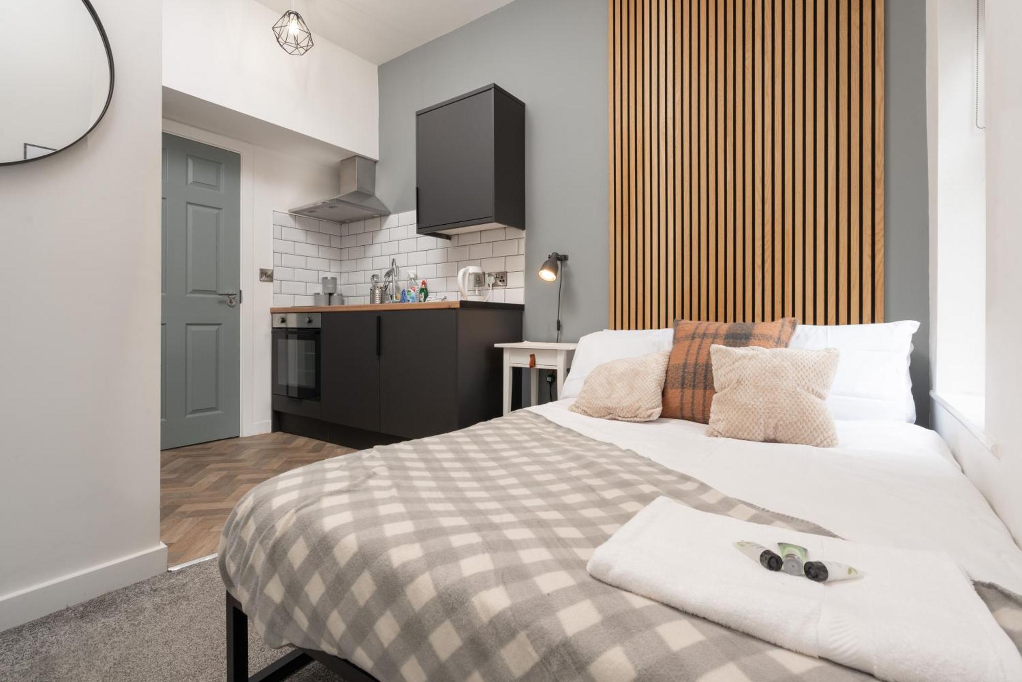 8br Style & En-suite - Free Parking - Spec Apartment *