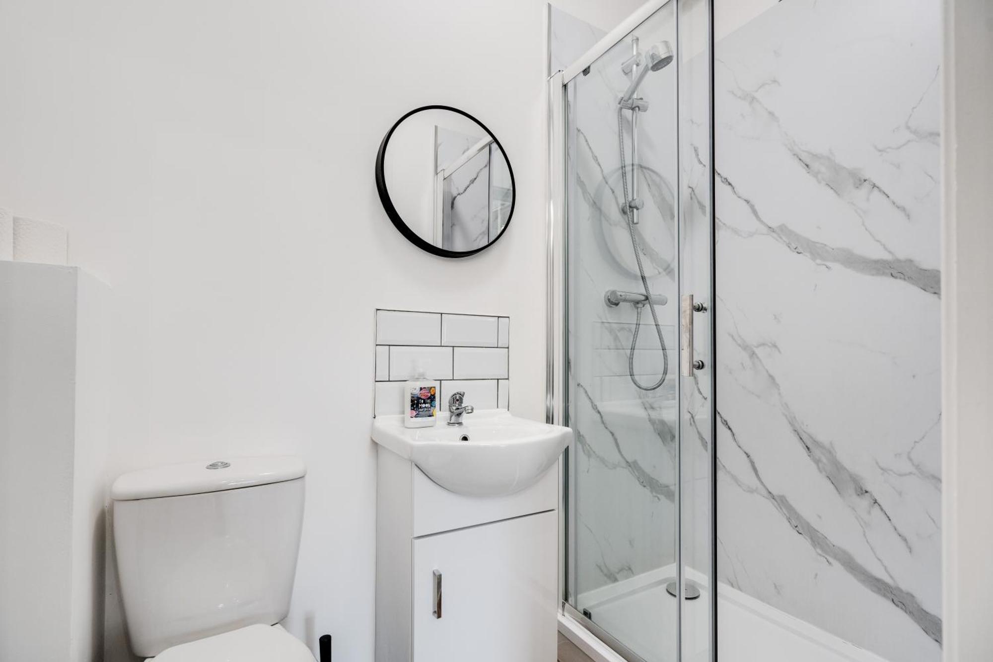 8br Style & En-suite - Free Parking - Spec Apartment Nottingham