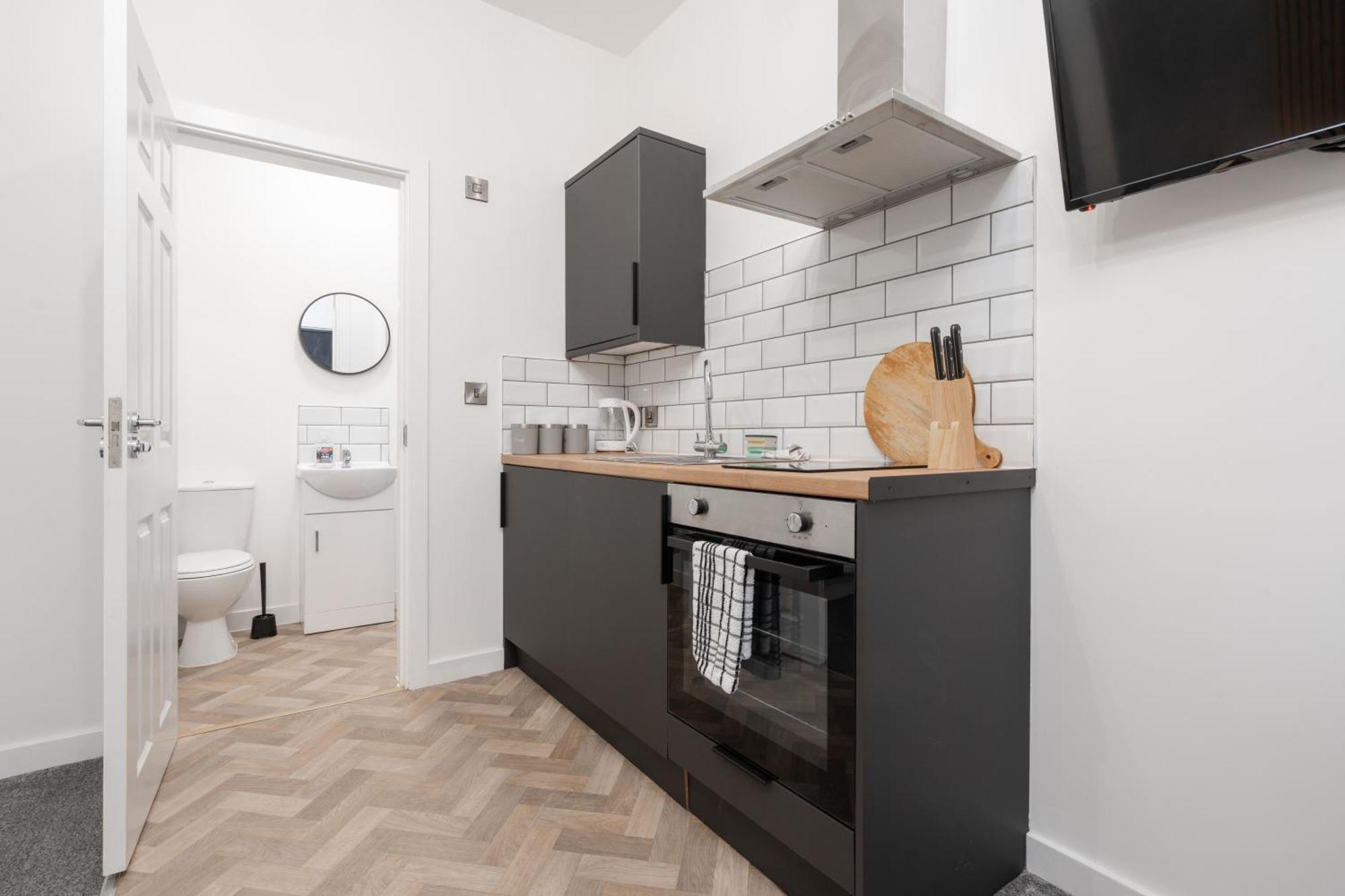 8br Style & En-suite - Free Parking - Spec
