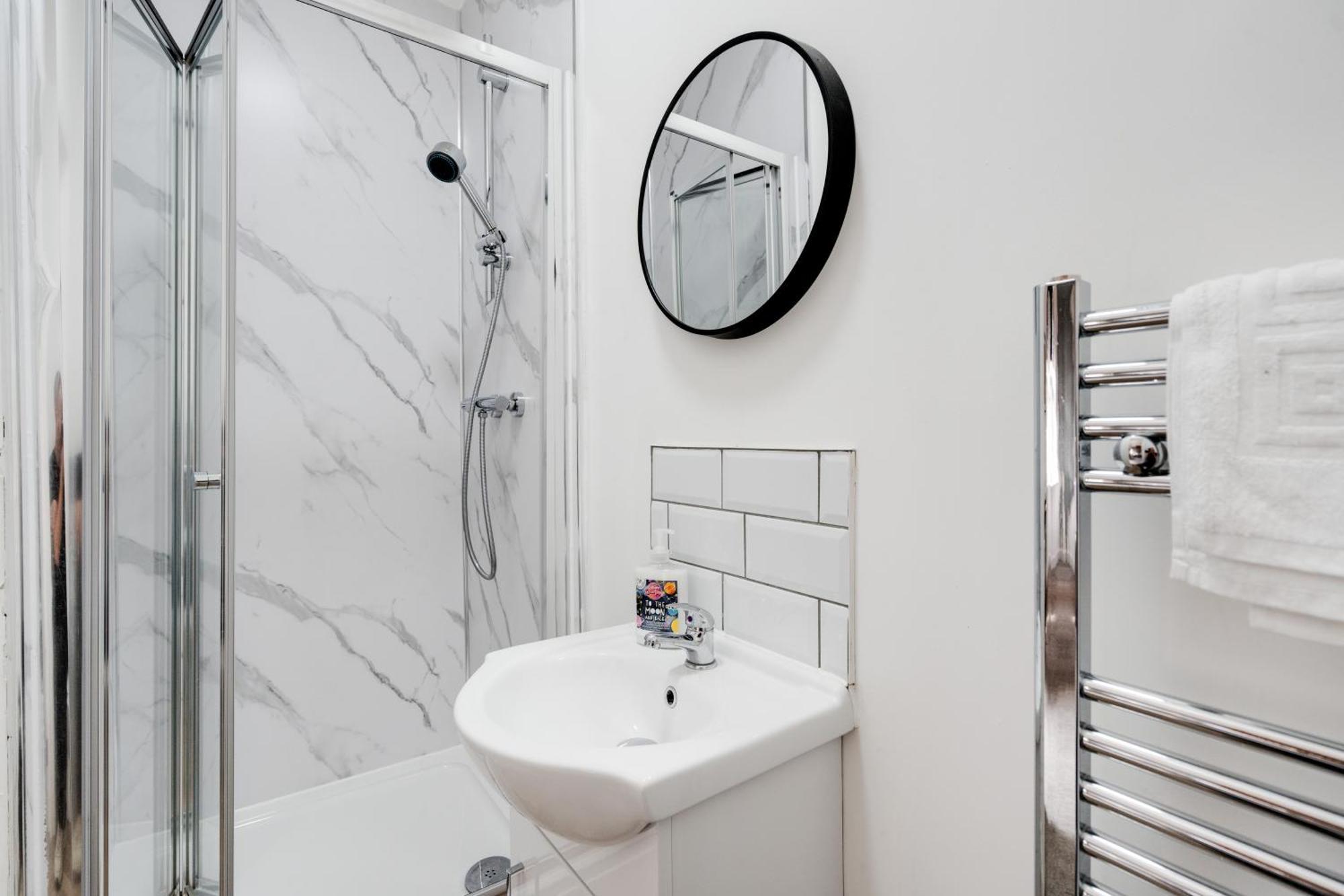 8br Style & En-suite - Free Parking - Spec