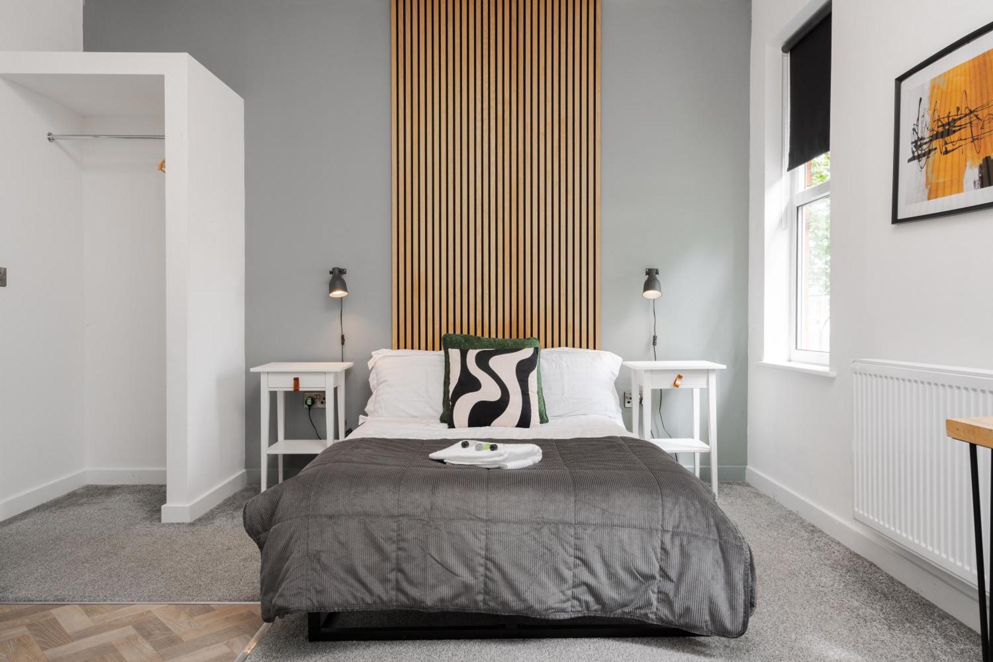 8br Style & En-suite - Free Parking - Spec Apartment