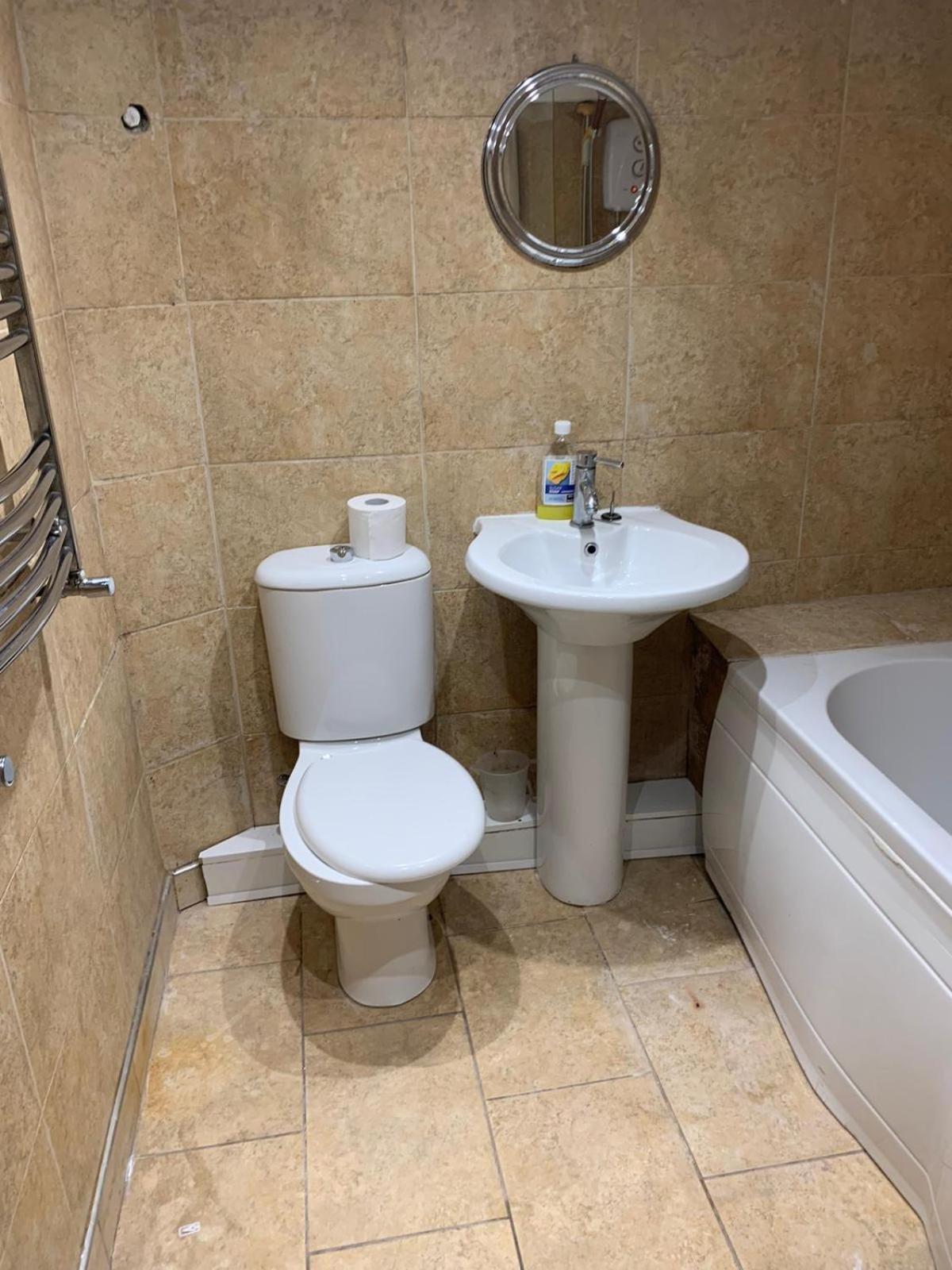 Homestay Db Share Bathroom & Kitchen 2 Targhuton