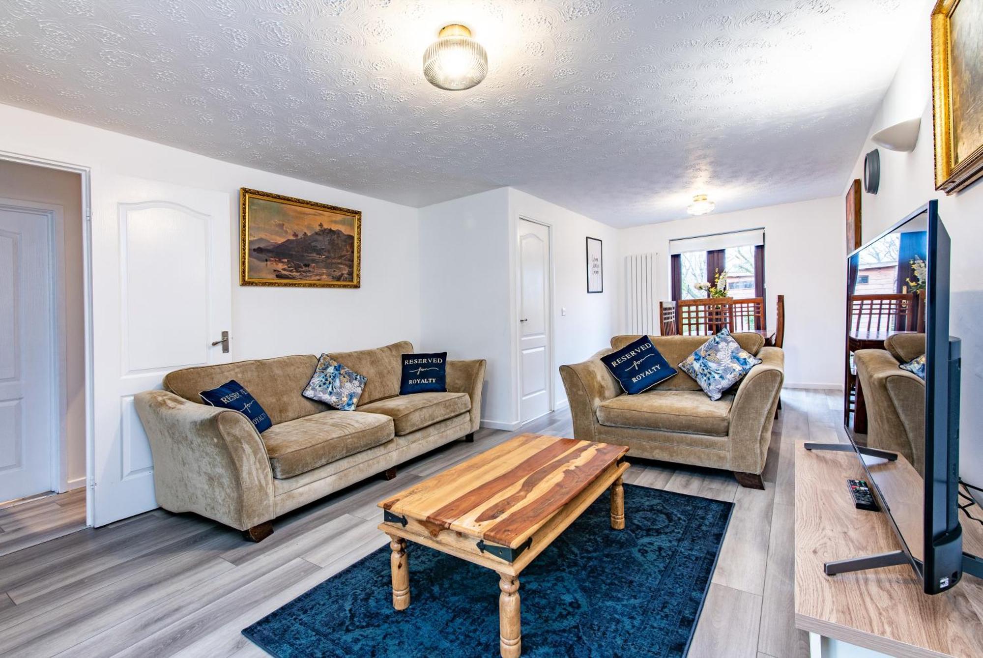 5-bedroom House In - Sleeps 9 Holiday home Nottingham