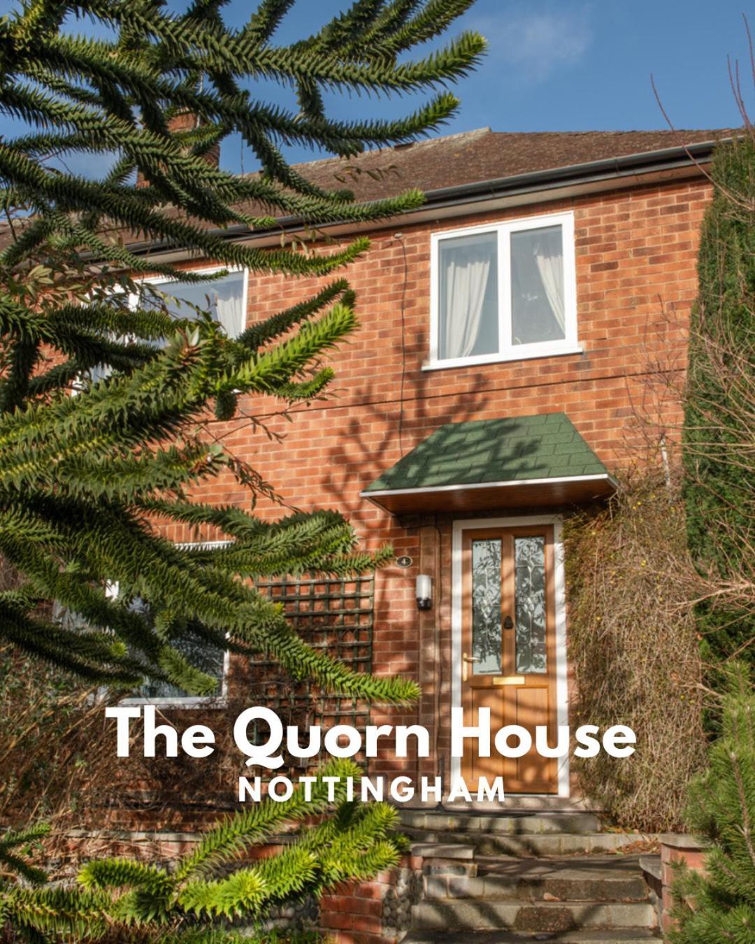 3 Bedroom House - Well Presented - Spacious - Flexible Check In - Free Parking Holiday home