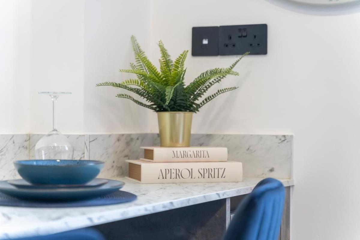 Apartment Cityscape - - 1 Bed