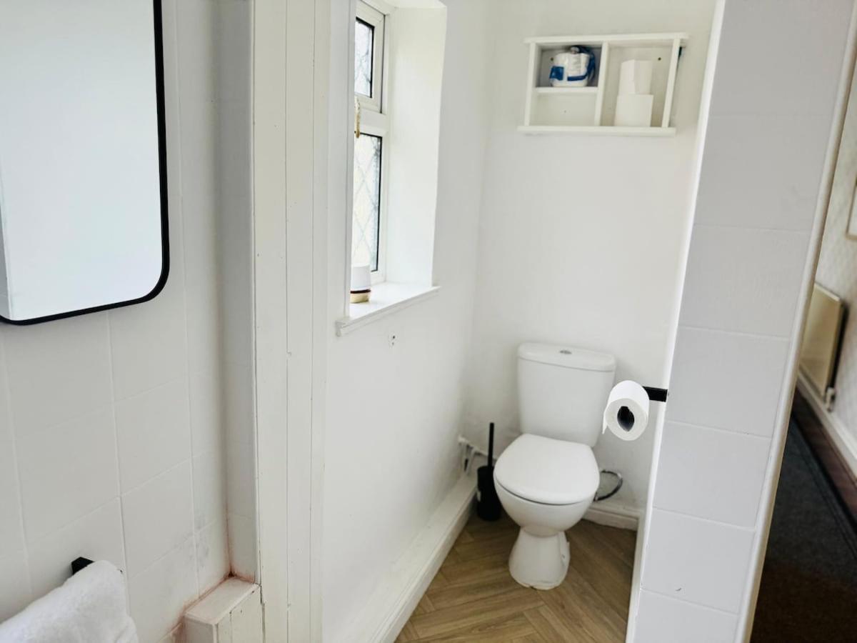 Trendy House 4-bed - Near Hospital, Bulwell, Qmc, City-centre & Transport Links - Prime Location