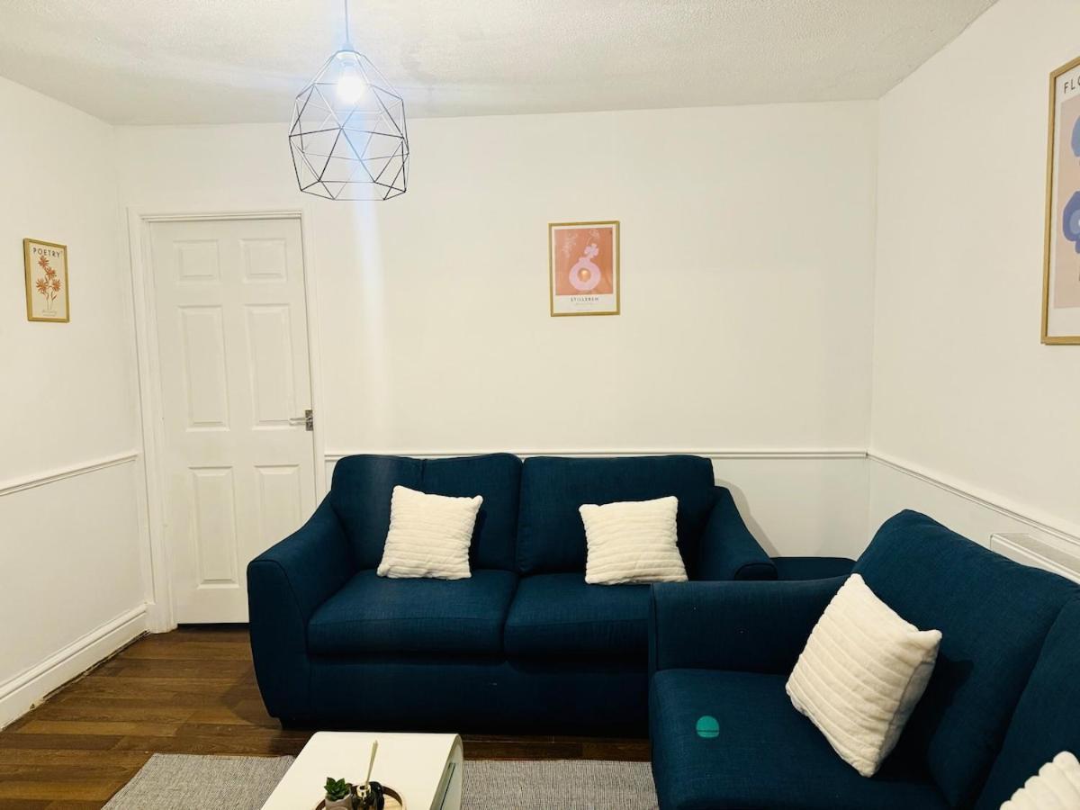Trendy House 4-bed - Near Hospital, Bulwell, Qmc, City-centre & Transport Links - Prime Location Apartment