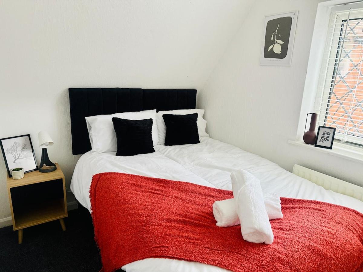 Trendy House 4-bed - Near Hospital, Bulwell, Qmc, City-centre & Transport Links - Prime Location Apartment