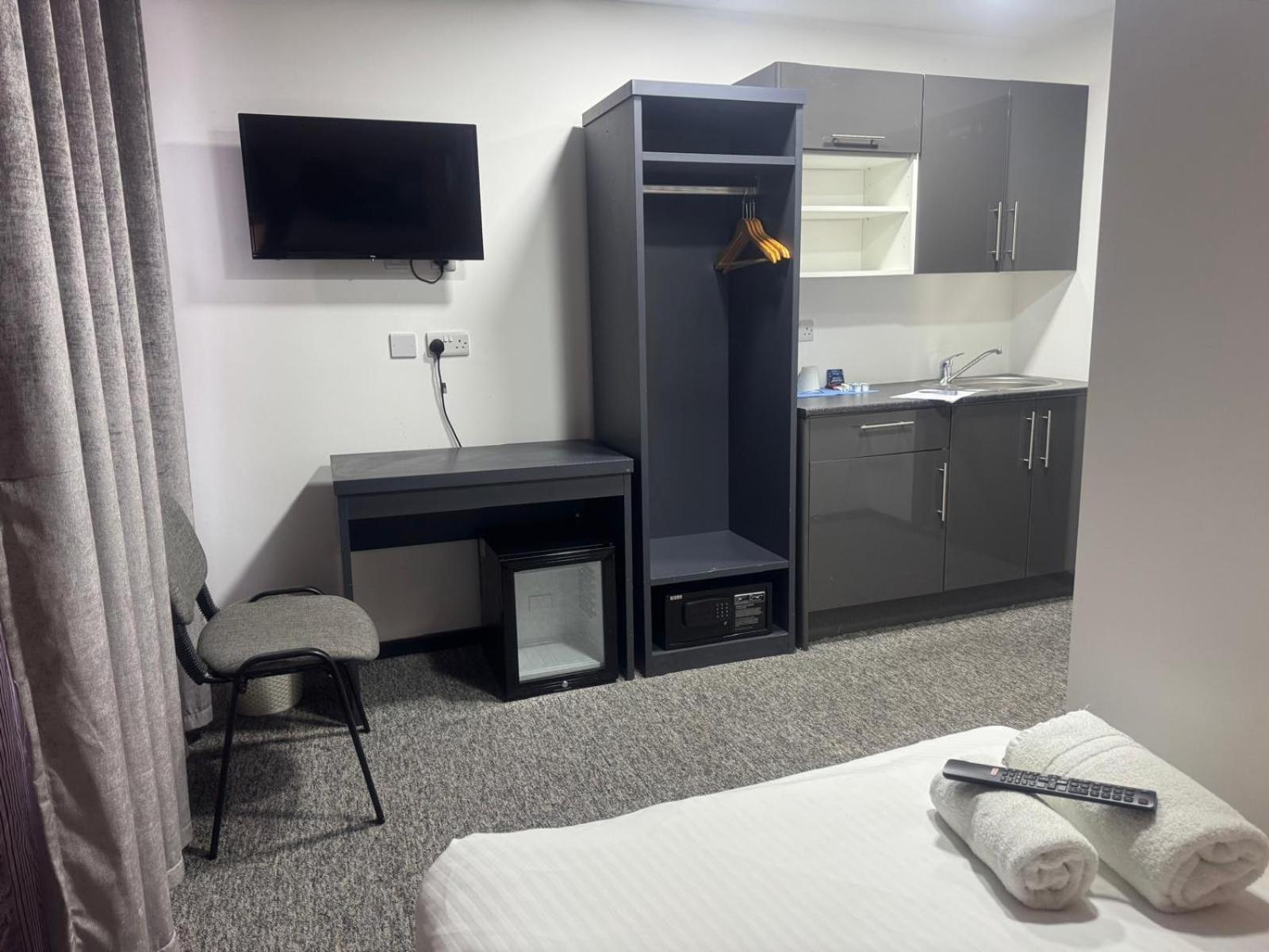 Trivelles Regency, Hotel