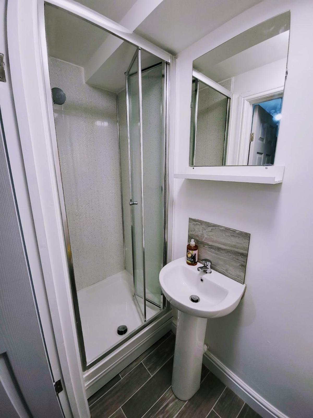 Comfortable - Burns Street Guest house *