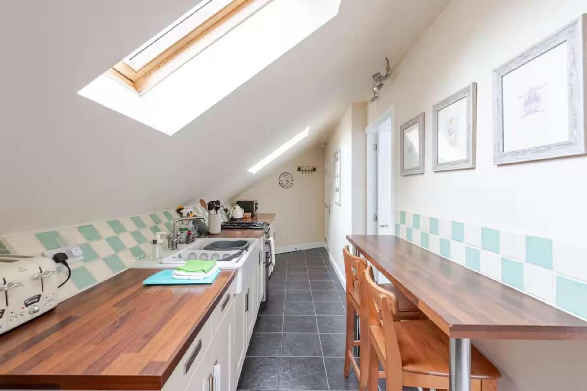 Apartment Cosy Village In With Parking *