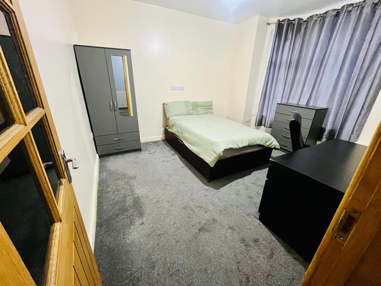 Double Share Bathroom * Nottingham